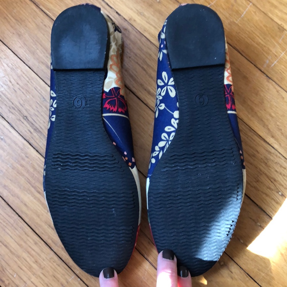 Mossimo Floral Flats - Picture 4 of 4